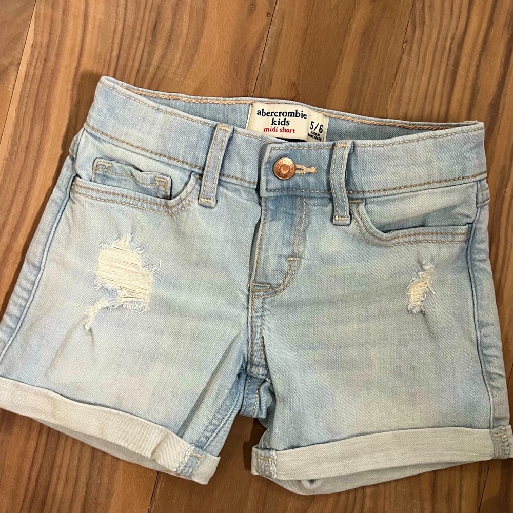 Abercrombie Kids Girls Light Wash Jean Shorts - Size 5-6